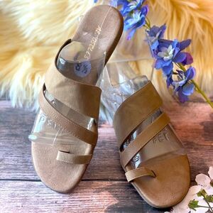 AEROSOLES WOMEN’S TAN SANDALS